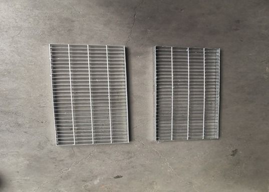 Fußgängerbrücken-Stahlgitter zackte heißes eingetauchtes galvanisiertes Gitter