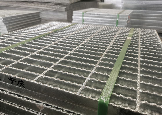 Q235 Kohlenstoffstahl-Plattform-Stahlgitter galvanisierte gezackte Quadrat-Form