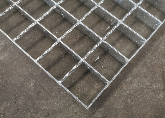 Q235 Kohlenstoffstahl-Plattform-Stahlgitter galvanisierte gezackte Quadrat-Form