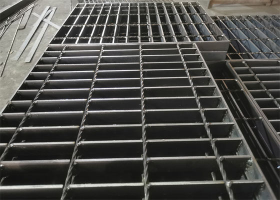 Antigleiter-kohlenstoffarme kratzende Stahlplatte 65x5mm für Stadions-Abflüsse