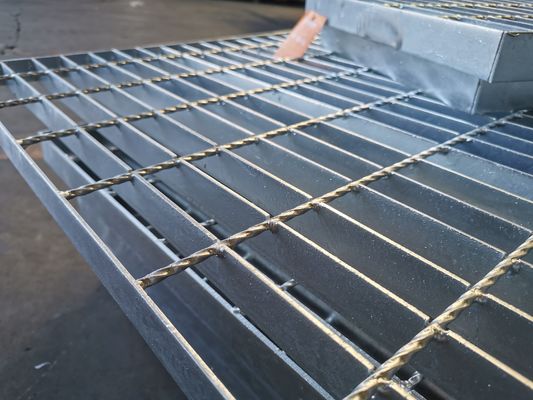 32x3mm galvanisierten das kratzende Platten-Stahlgesenk, das für Fahrstraßen-Gehweg zugeschlossen wurde