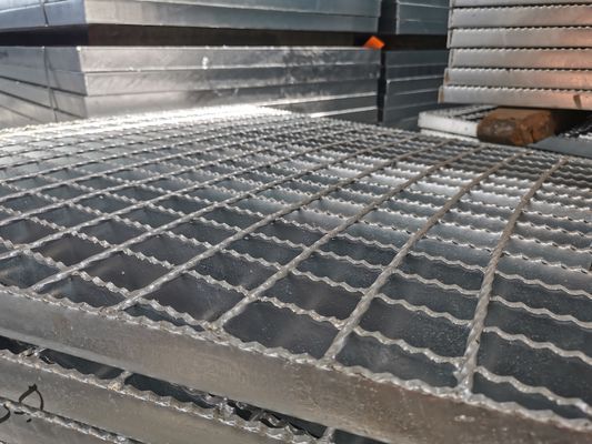 Quadratischer Hafen rutschen nicht Stahlgitter-Treppe tritt 40mm für Hygiene-Technik