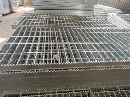 Flach-76mm galvanisierte Stahlgitter-Wärmeableitungs-Treppe, die NAAMM-Standard zerreibt