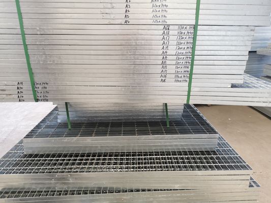 Art Fabrik des ODM-Feuerverzinkungs-Mittel-Stahlgitter-1m der Breiten-T4 im Freien