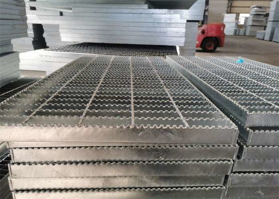 Gezahnte galvanisierte Stahl- Fahrstraße zerreibt das Zerreiben Aluminium-6063 für Stadions-Abfluss