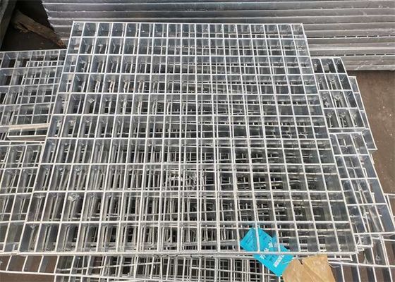 Gezahnt, nicht zu rutschen 32*3mm Treppen-Schritt-kratzendes heißes Stahlbad galvanisierte