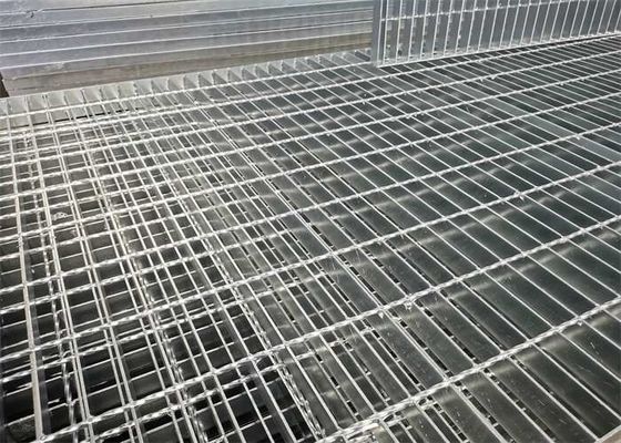 Heißes Bad galvanisierte die Stahlfahrstraßen-Gitter, die 25*3mm kundengebundene Form zerreiben