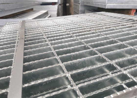 30*100mm geschweißter Stangen-Gitter-Gehweg Q235 galvanisierte Stahlgitter