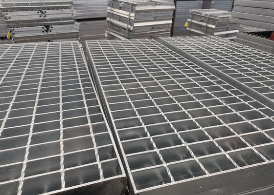 Gezacktes 30*100mm heißes Bad-galvanisiertes Stahlgitter hochfest
