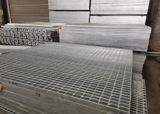 Gezacktes 30*100mm heißes Bad-galvanisiertes Stahlgitter hochfest