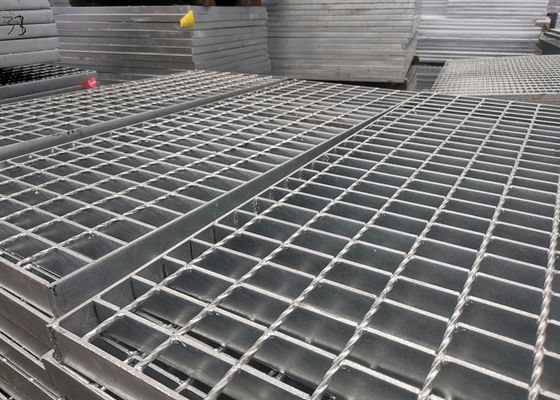 Hochfester Gleiter-Stahlbeweis galvanisierte Gehweg-Masche der Plattform-kratzender 100mm